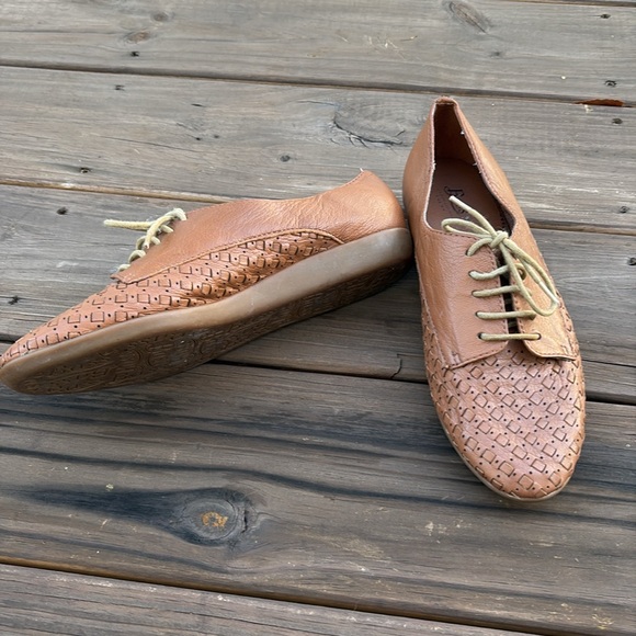 Bass | Leather Woven Lace Up Platforms - Picture 4 of 16